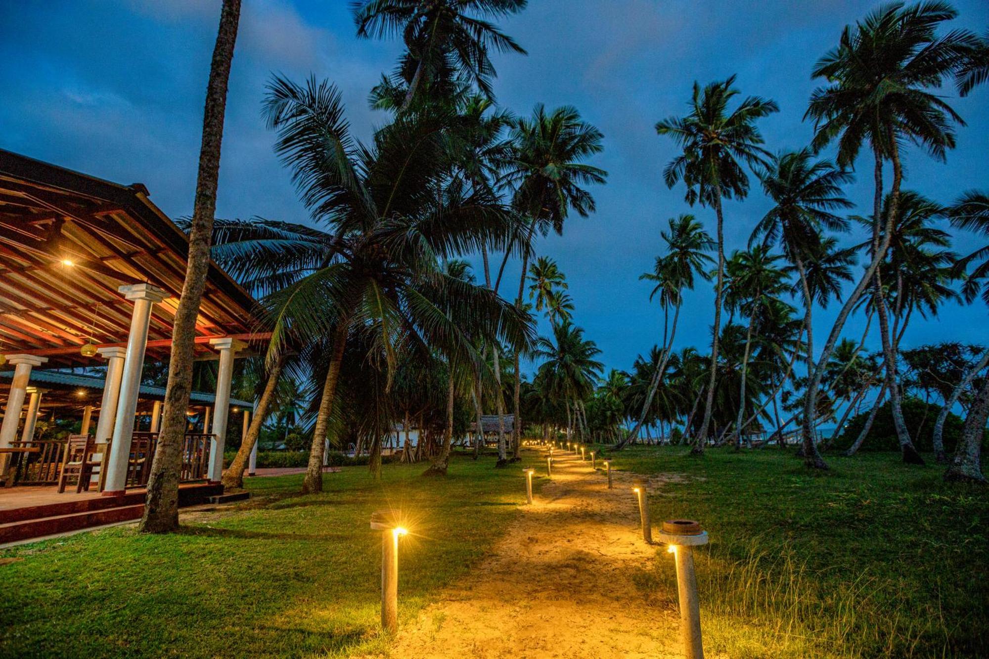 Helios Beach Resort Tangalle Ngoại thất bức ảnh