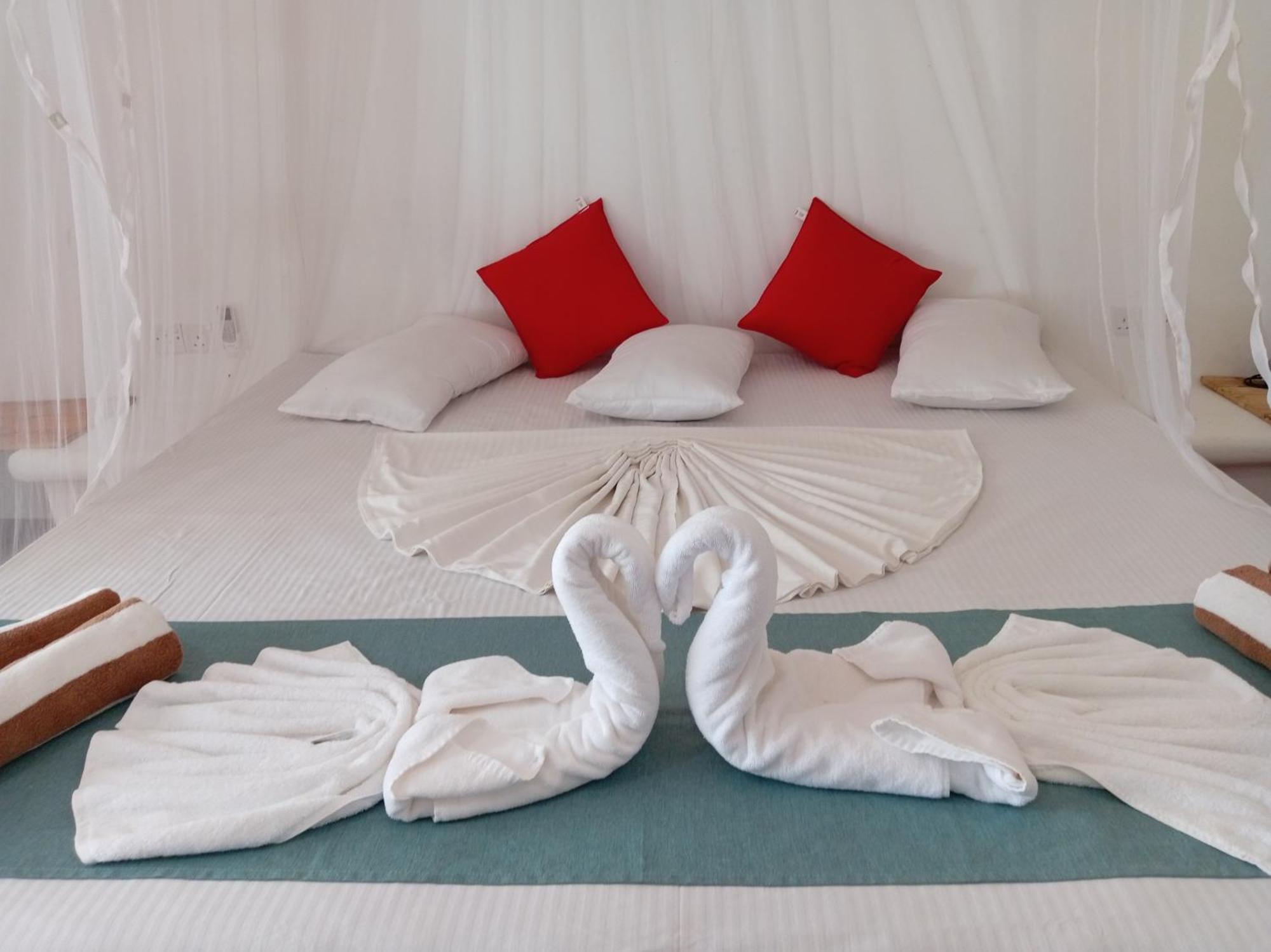 Helios Beach Resort Tangalle Ngoại thất bức ảnh