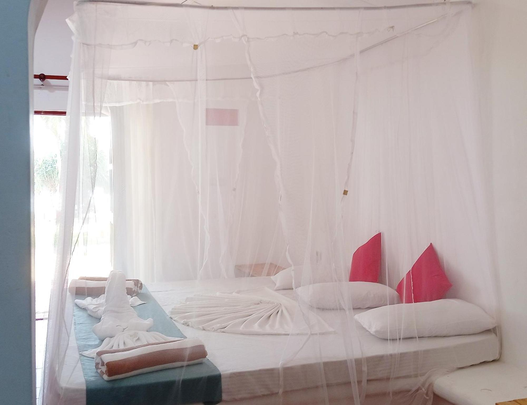 Helios Beach Resort Tangalle Ngoại thất bức ảnh